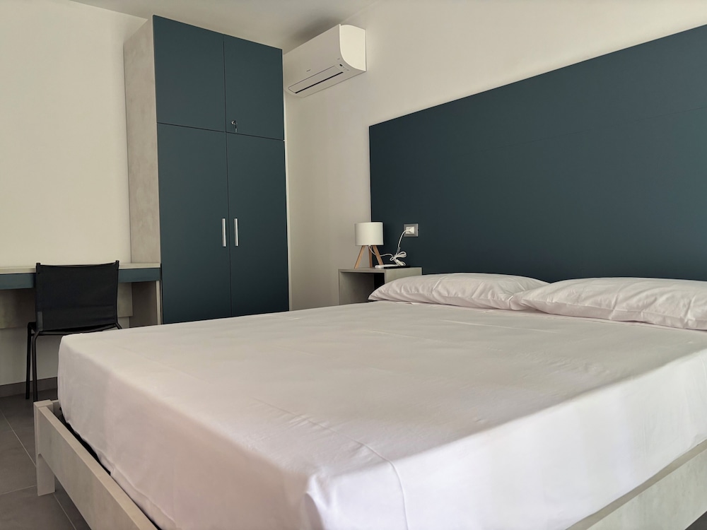 Double or Twin Room, 1 Queen Bed, Non Smoking, Garden View