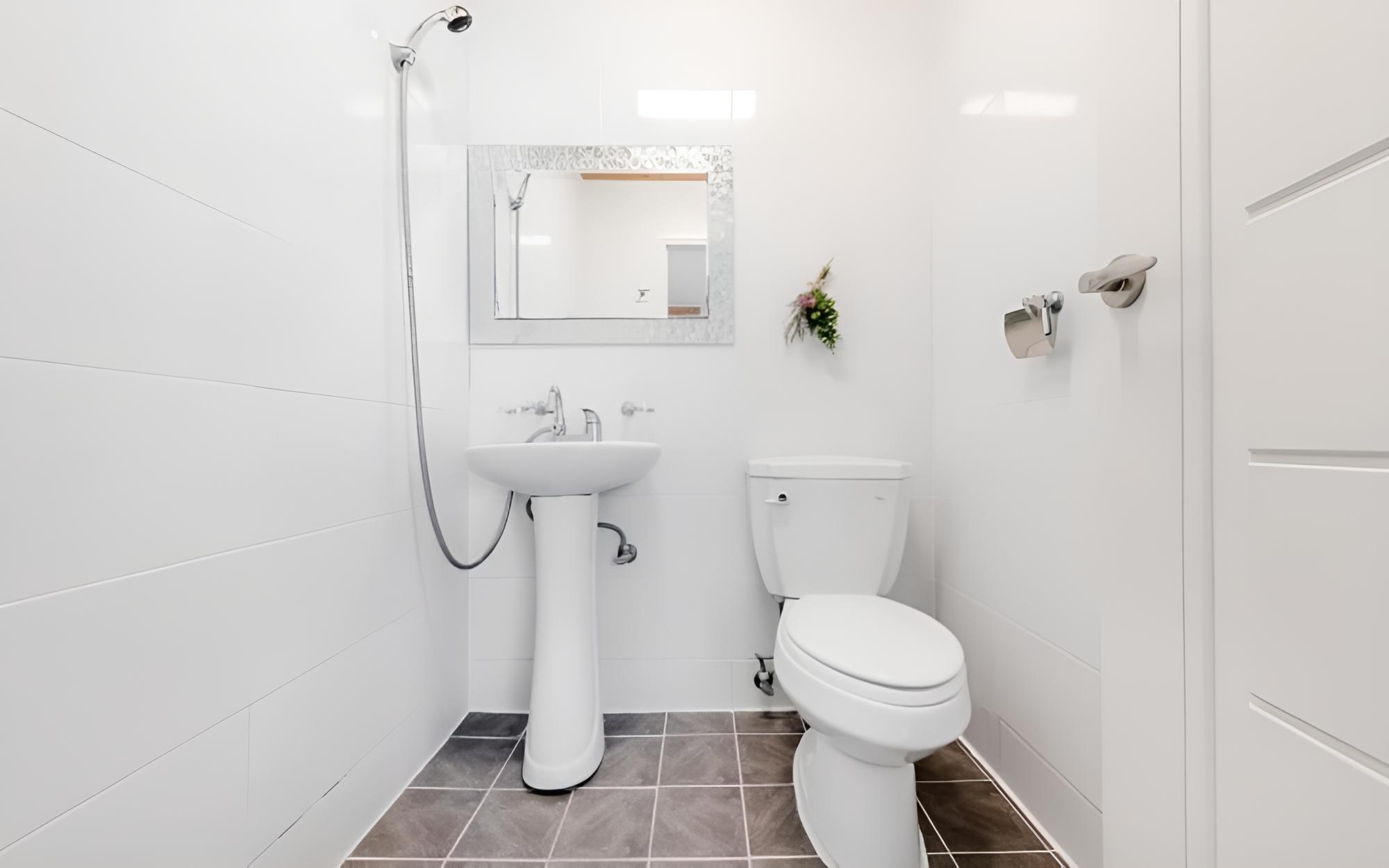 Room (DUPLEX 6)