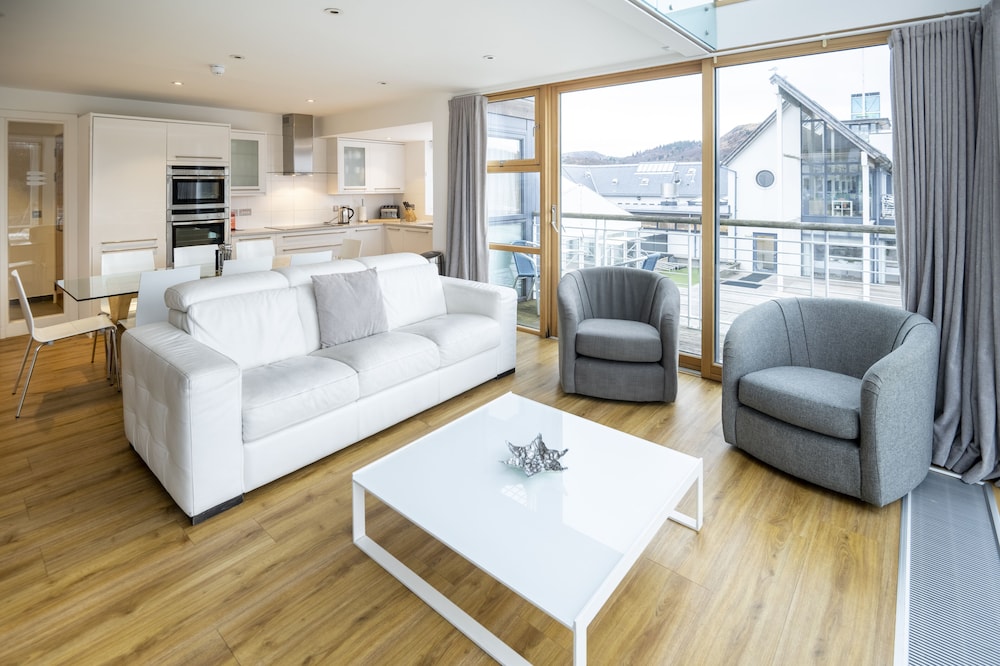 Three-Bedroom Luxury Apartment