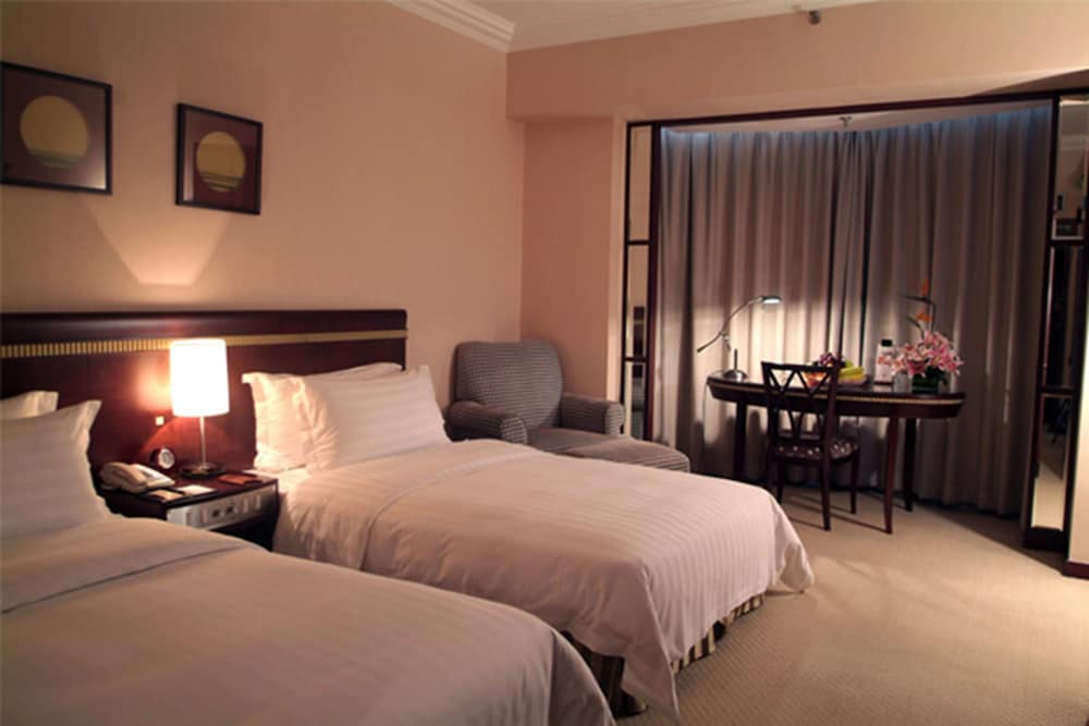 Executive Deluxe Room, 2 Twin Beds - Photo 1