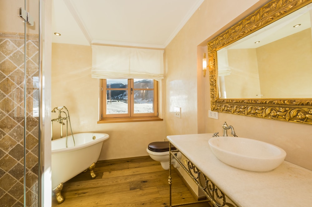 Deluxe Chalet, 5 Bedrooms, Pool Access, Mountain View photo 2