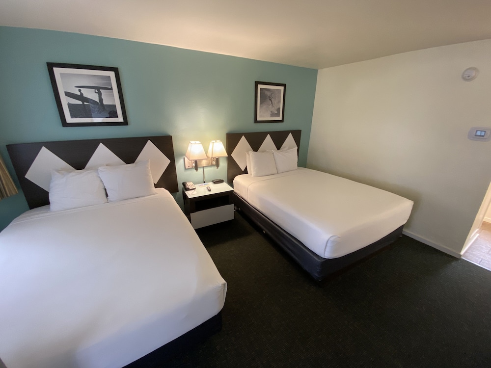 Standard Room, 2 Queen Beds - Photo 7