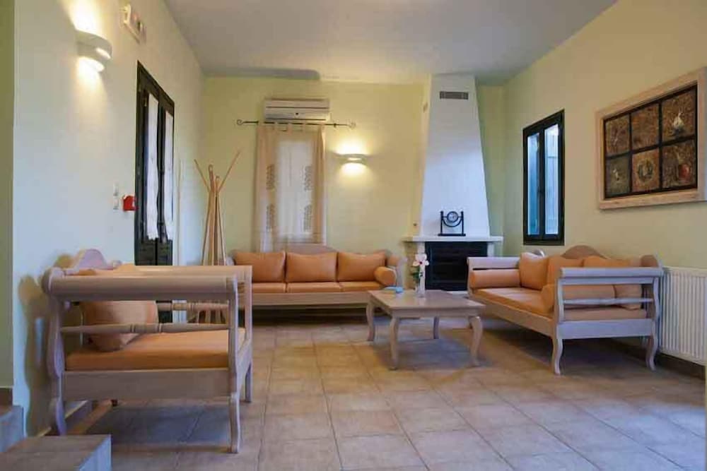 House, 3 Bedrooms photo 1