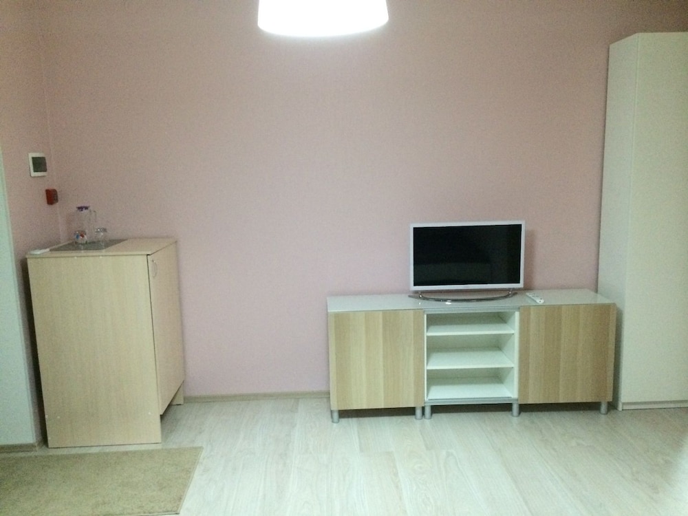 Superior Family room photo 3