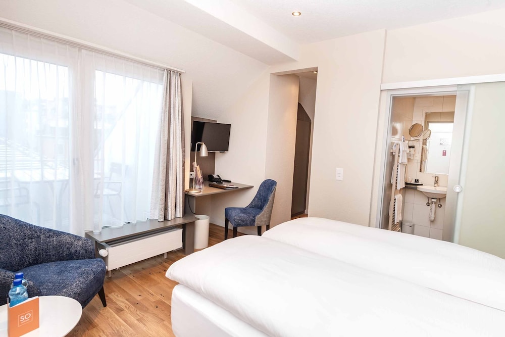 Superior Room, 1 Queen Bed, Balcony - Photo 2