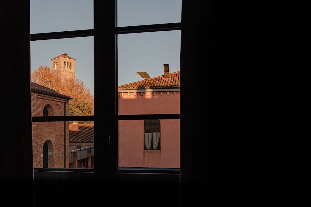 Room, 1 King Bed, Courtyard View