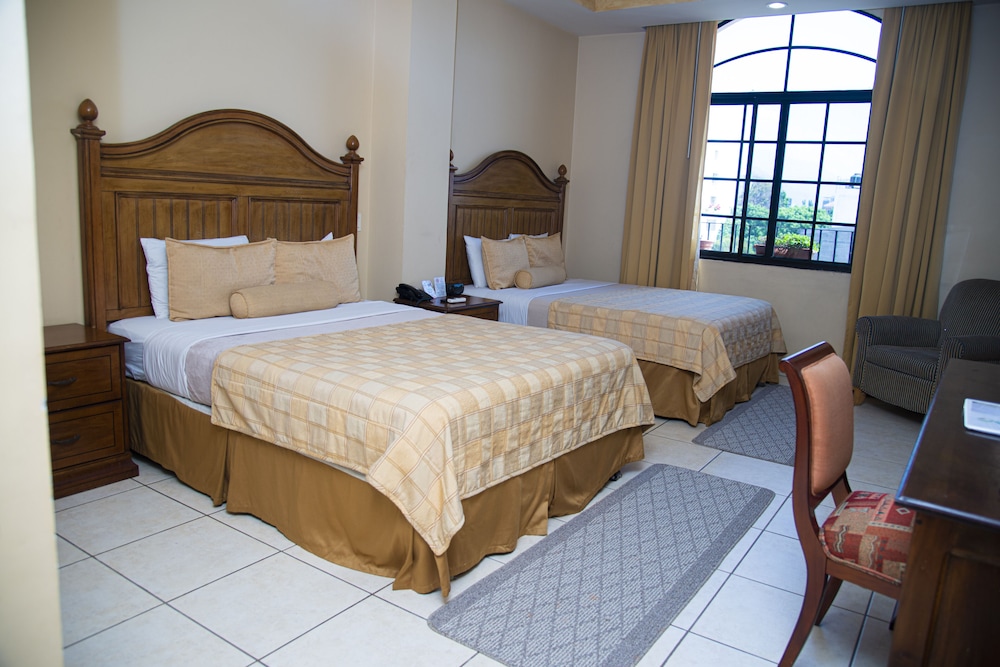 Standard Double Room, 2 Queen Beds photo 1