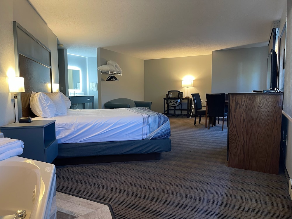 Deluxe Room, 1 King Bed, Non Smoking - Photo 5