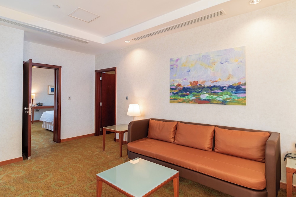 Suite, 2 Bedrooms - Photo 13