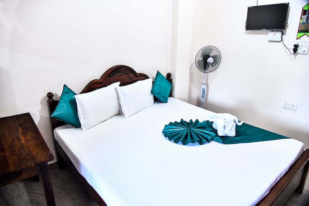Deluxe Double Room, 1 King Bed, Mountain View