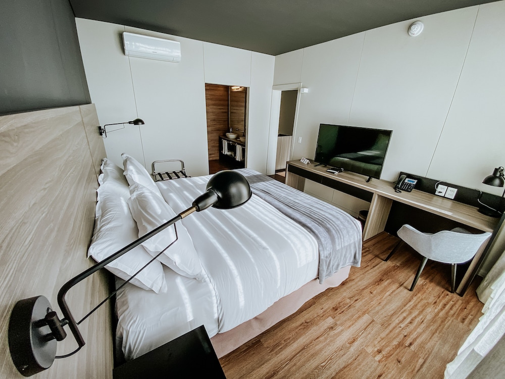 Standard Suite, Multiple Beds, Park View photo 2