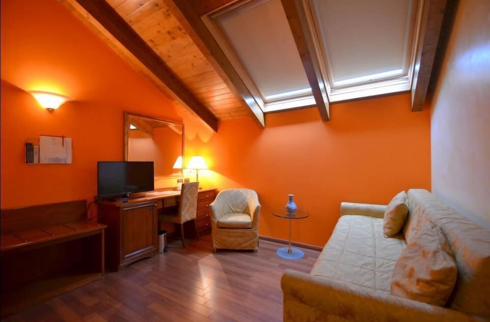 Family Room photo 1