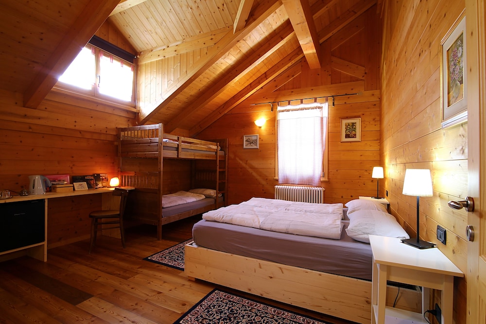 Family Quadruple Room photo 2