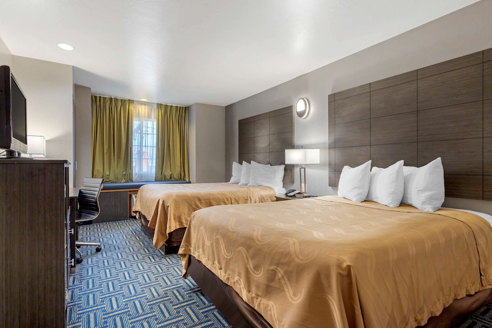 Standard Room, 2 Queen Beds, Smoking - Photo 3
