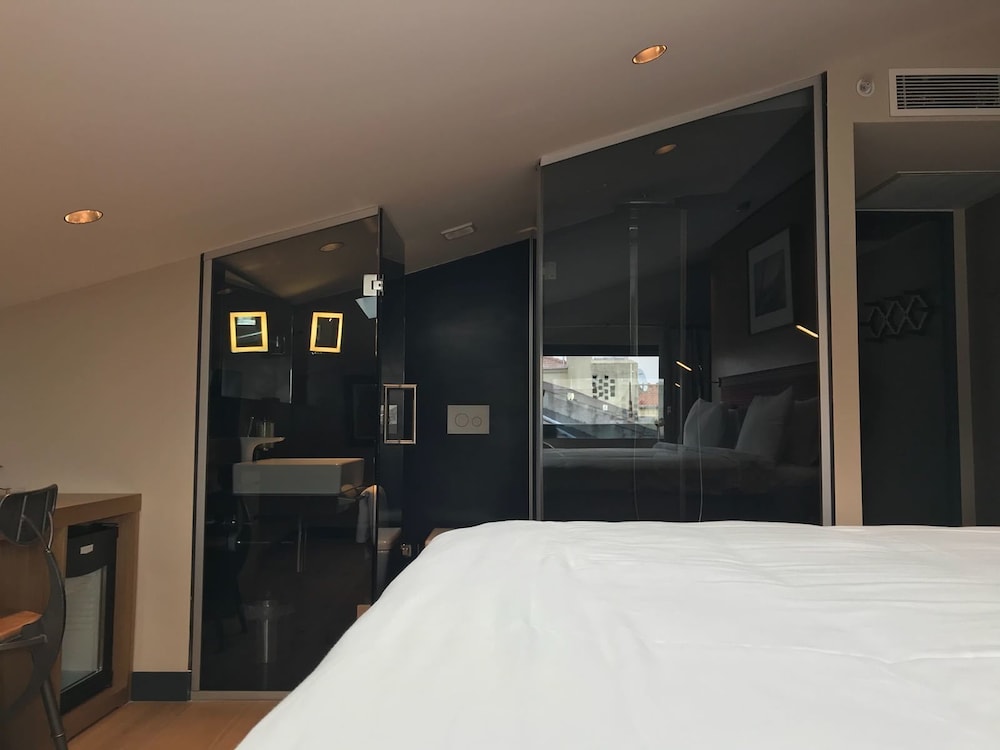 Corner Room photo 3