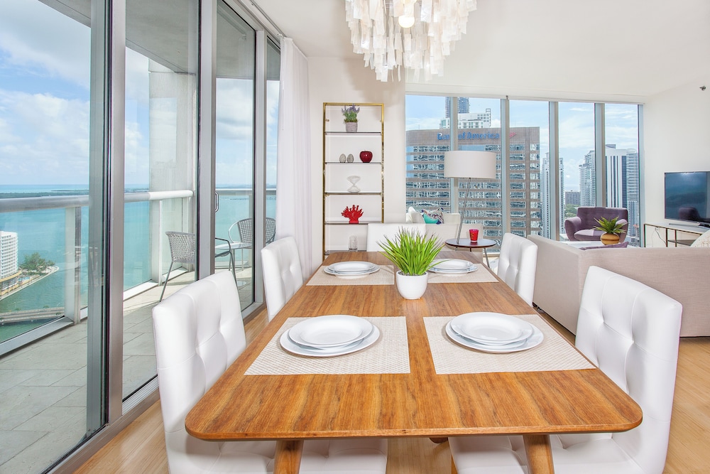 Presidential Corner Apart, 2/2 and Sofa Bed, Ocean View3710