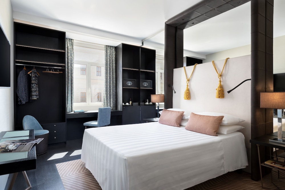 Superior Room, 1 King Bed, Balcony (View)