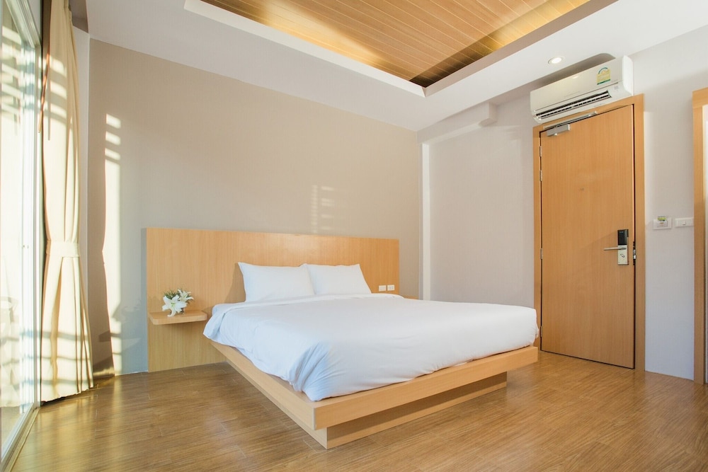 Deluxe Double Room, Balcony, City View photo 3