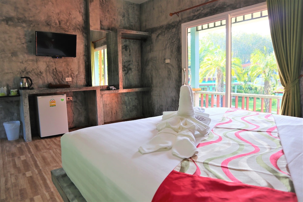 Standard Room, 1 Queen Bed photo 2