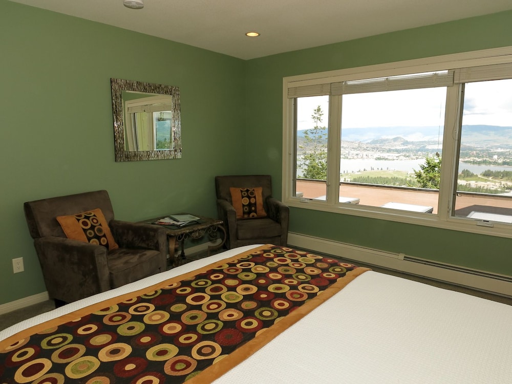 Suite, 1 Queen Bed, Non Smoking, Lake View photo 2