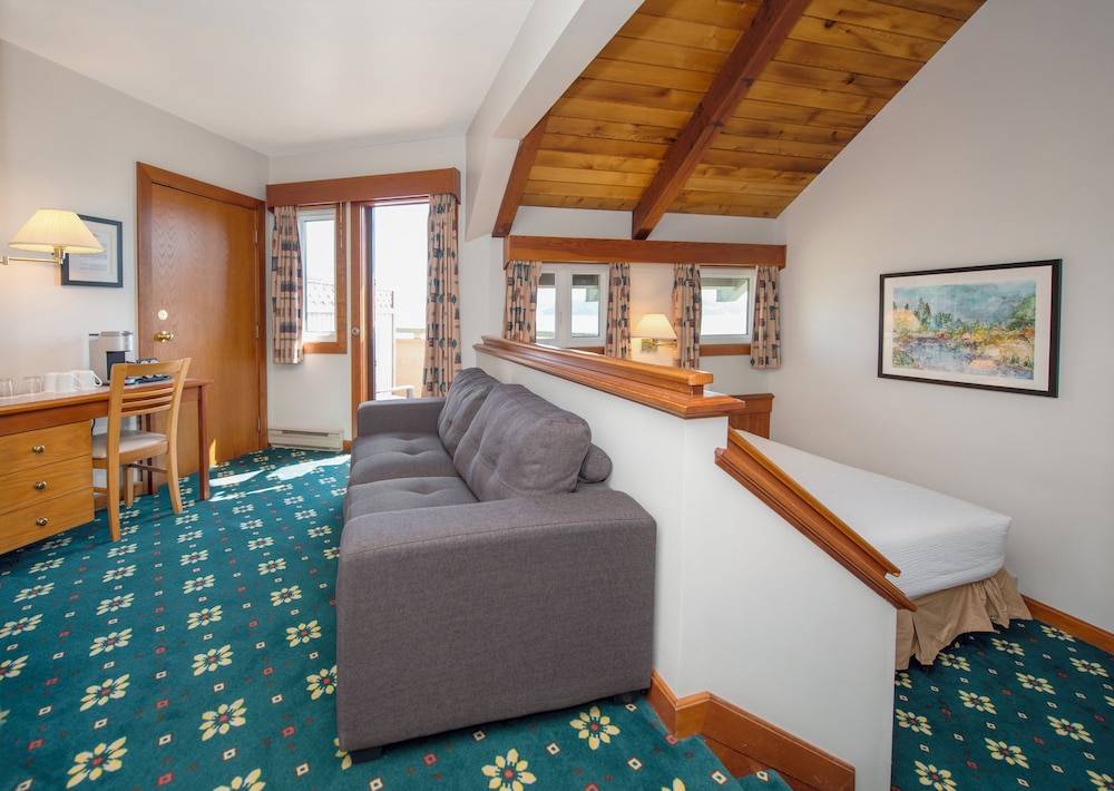 Standard Studio Suite, Non Smoking, Ocean View photo 1