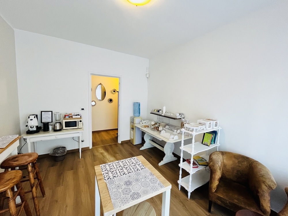 Deluxe Room - Photo 9
