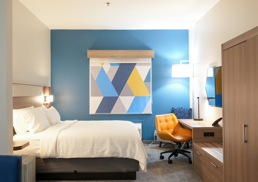 Suite, 1 King Bed, Accessible (Mobility Tub) - Photo 1