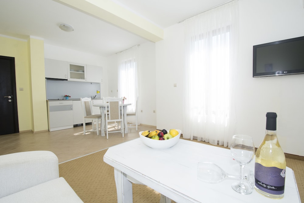 Apartment, 1 Bedroom, River View Or Sea View photo 2