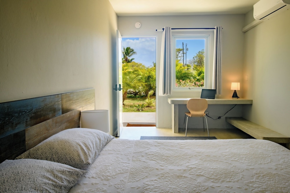 King Bed Garden View - Room 5