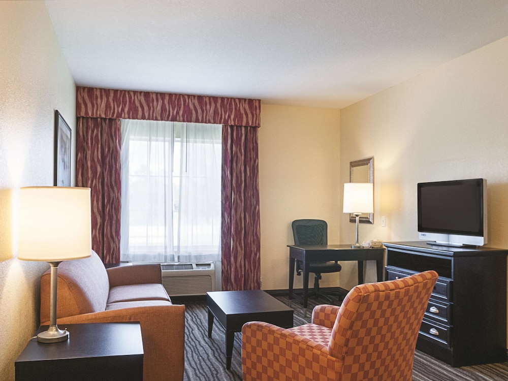 Suite, 1 King Bed, Non Smoking - Photo 1