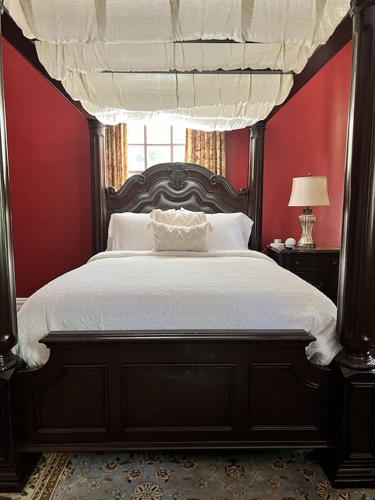 City Room (Shared Bathroom)