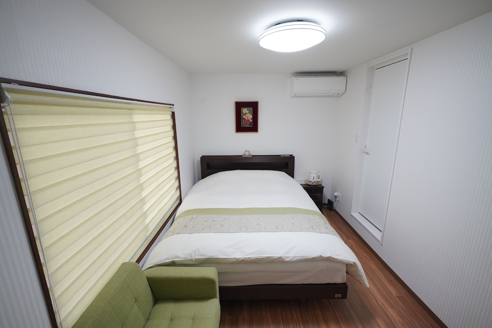(201) 2F Western Room, Queen Bed (Private Room with Shower and Toilet) - Photo 2