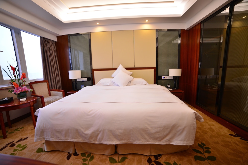 Deluxe King Room photo 2