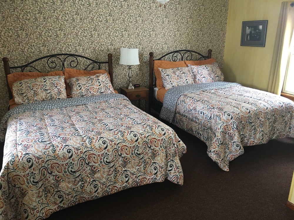 Basic Room, Multiple Beds, Non Smoking