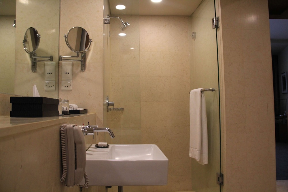 Room (Business Class, Lounge Access) photo 3