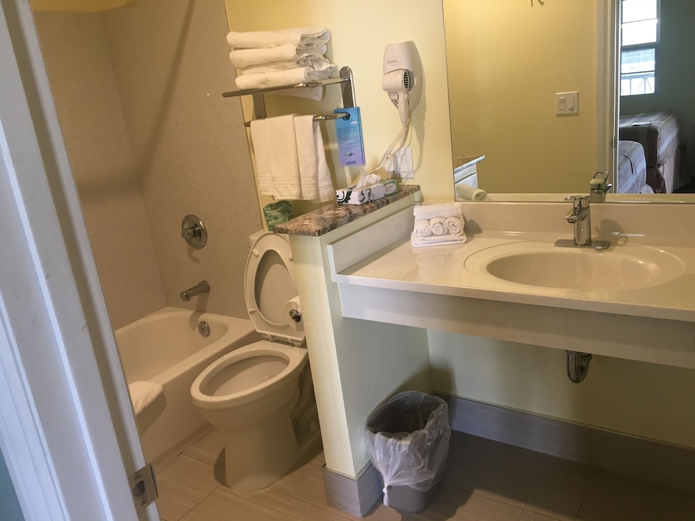 Room, 2 Double Beds, Non Smoking - Photo 2