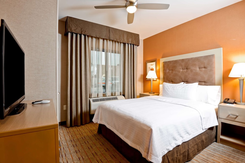 Room, 1 Queen Bed, Non Smoking (Non-Suite) photo 2
