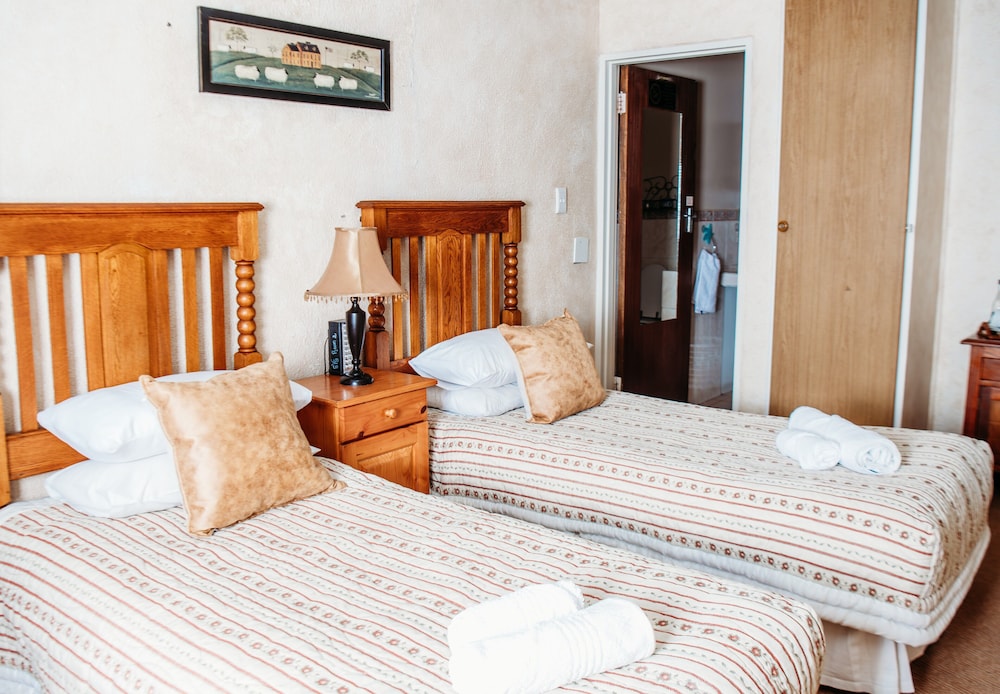 Economy Twin Room photo 3