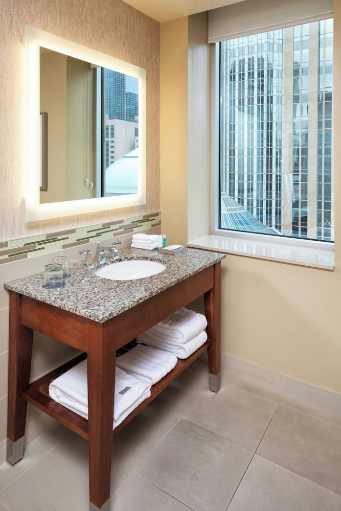 Traditional Room, 2 Double Beds (Mobility Accessible, Roll-In Shower) photo 3