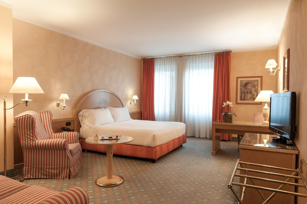 Junior Room - Photo 1