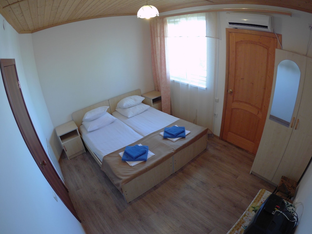 Standard Quadruple Room (Cottage #7) photo 1