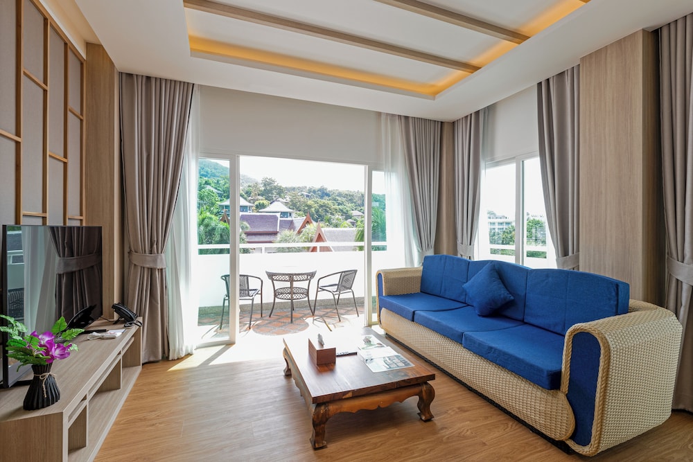 New One Bedroom Penthouse Suite with Rooftop Jacuzzi - Photo 4