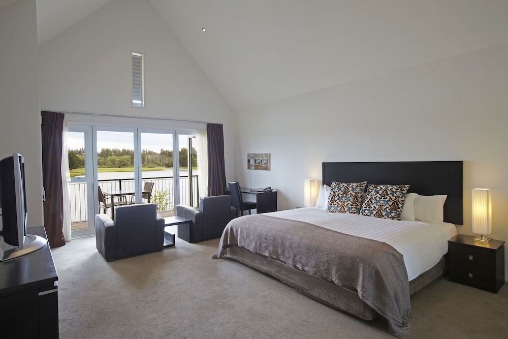 Room (Lakeview) - Photo 2