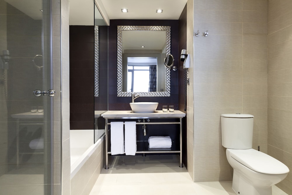 The Level Grand Premium Room Frontal Sea View with Whirlpool thumbnail 5