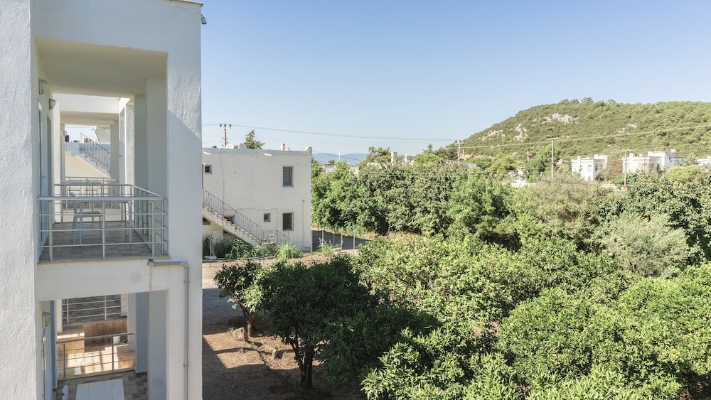 Family Apartment, 2 Bedrooms, Balcony, Garden View (400 meters away) photo 2