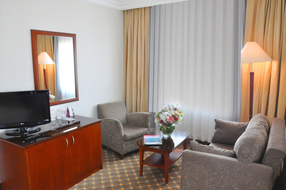 Executive Room - Photo 8
