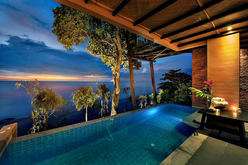 Beachfront Pool Villa One Bedroom - Photo 14
