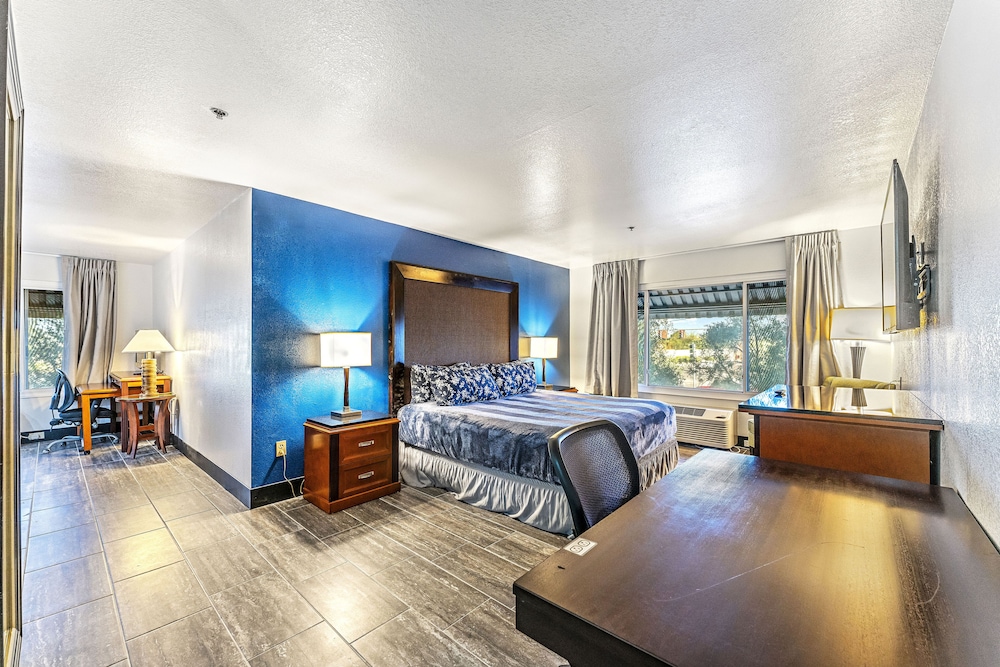 Business Apartment, 1 King Bed with Sofa bed photo 1