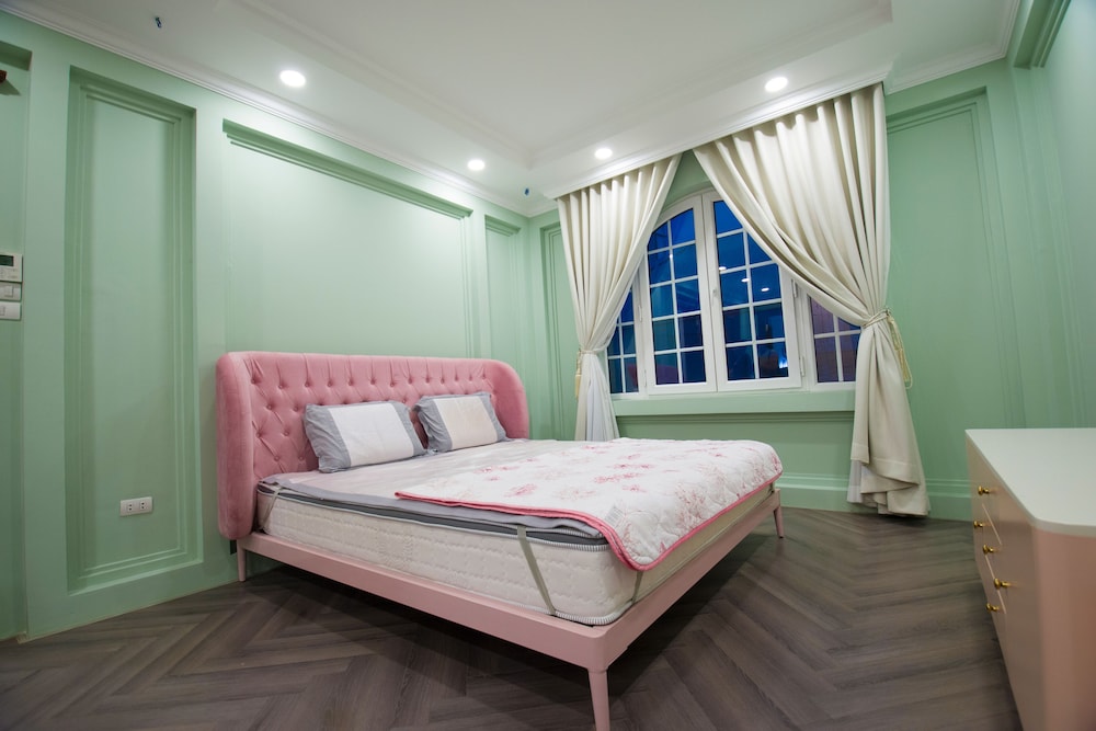 Superior Double Room, 1 King Bed, Non Smoking, Garden View photo 3