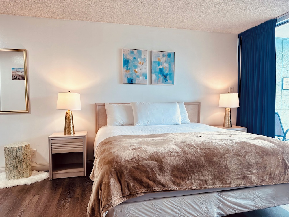 Romantic Room, 1 King Bed, Patio, Marina View photo 3